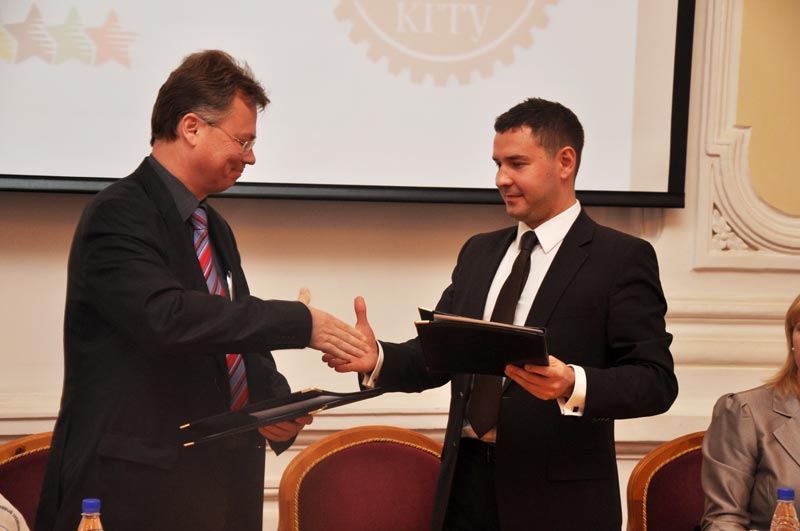 The ceremony of signing the agreement, 45.0 Kb