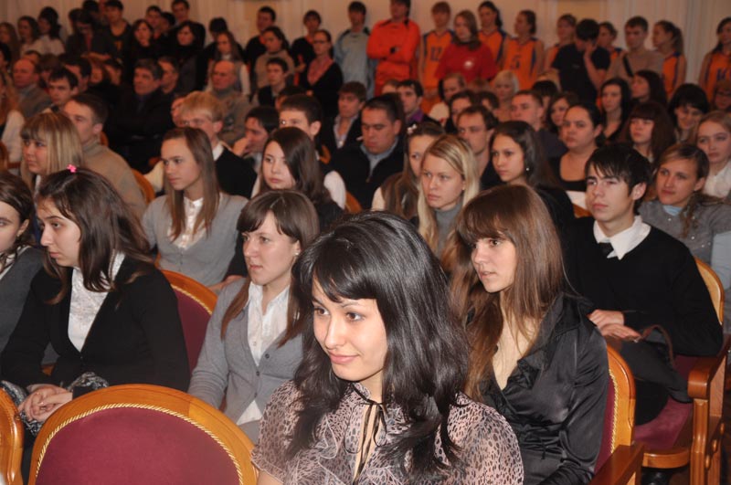 Activists and students of the University  - volunteers of Universiade 2013, 76.0 Kb