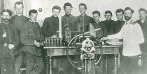 Учащиеся промышленного училища на практических занятиях., 306.8 КБ