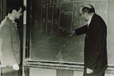 Преподаватель математики, <br>чемпион Татарии по шахматам 1920 года, <br>Сегель М.М. ведет занятие., 298.9 КБ