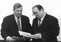 Первый проректор по учебной работе Иванов В.Г. и профессор Косточко А.В. на научно-практической конференции КГТУ, 1996 год., 224.0 КБ