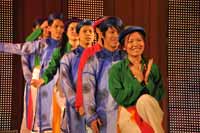 Le festival de l'amitie des peuples. Les etudiants vietnamiens de l'UNRTK., 66.0  